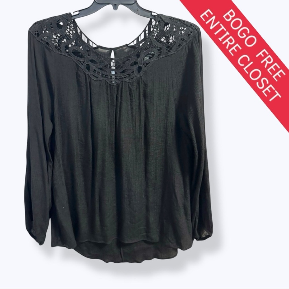Lane Bryant Crepe Blouse with Crochet Lace. Size 14/16 (1X)
